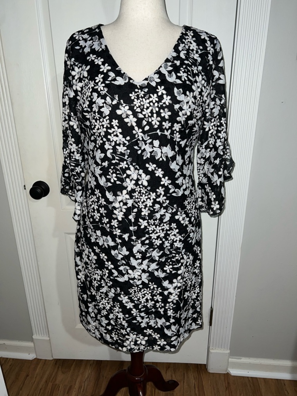 Karl Lagerfeld Black & White Floral V-Neck Midi Dress with Ruffle Sleeves NWOT